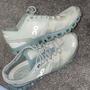 On cloud womens sneakers